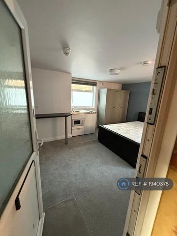 Studio to rent - Photo 2