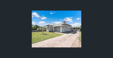 JUST MINUTES TO PRIMARY AND SECONDARY SCHOOLS - Photo 2