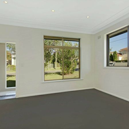 Three/Four Bedroom Family Home - $1150 per week - Photo 4