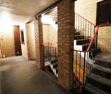 3 bedroom flat to rent - Photo 4