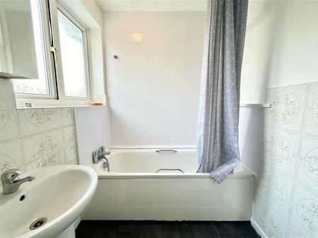 Hart Road, CM17 - Photo 2