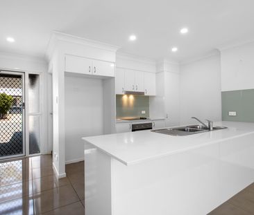 Modern Townhouse! Two Car Accomodation Townhouse - Photo 4