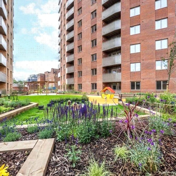 Elmsleigh Road, Staines-upon-Thames, Surrey, TW18 4AZ - Photo 2