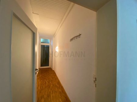 Attraktive Stadtwohnung für 2 Jahre zu vermieten, Einbauküche, Garage, Lift, Balkon, Parkett uvm. - Photo 3