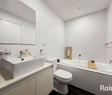 Spacious Two Bedroom Apartment In Prime Location! - Photo 4