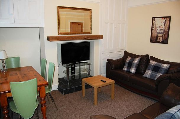 4 bedroom terraced house to rent - Photo 1