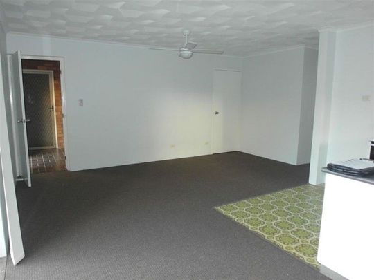 Ground Floor Two Bedroom Unit - Walk to Water - Photo 1