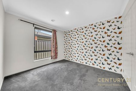 Modern Family Home with Premium Upgrades in a Prime Wyndham Vale Location - Photo 4