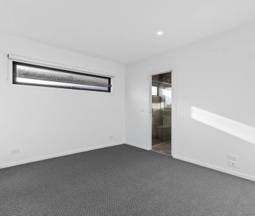 NEAR NEW CONTEMPORARY TOWNHOUSE (Enter via Catherine Ave) - Photo 3