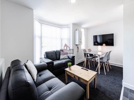 4 bedroom flat to rent - Photo 2