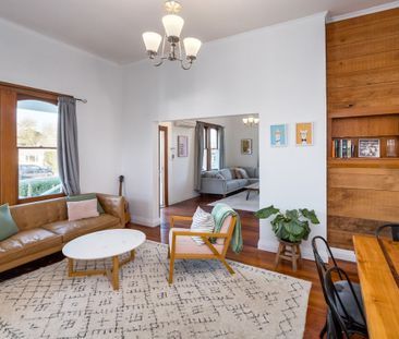 Character, Comfort & Convenience in Central Lansdowne - Photo 4