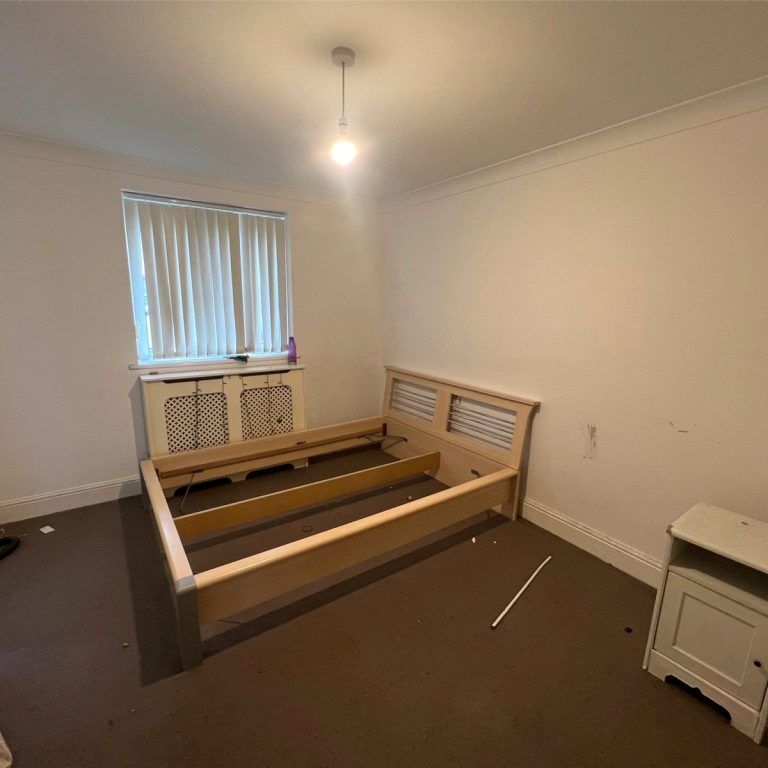 2 Bedroom Flat / Apartment - Horseshoe Bridge, Southampton - Photo 1