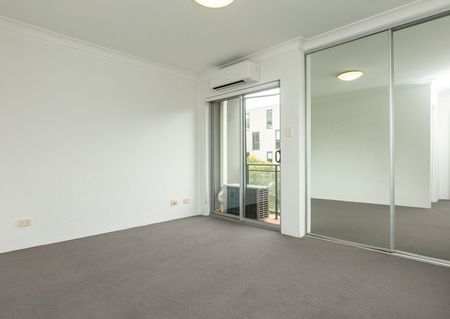 Sophisticated and Stylish Two Bedroom Apartment - Photo 4