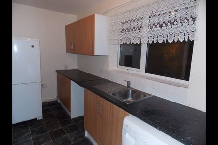 3 Bed Flat, Butterworth Path, LU2 - Photo 2