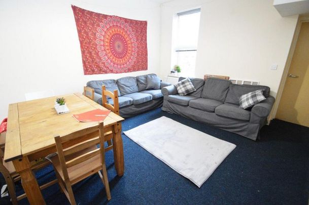 6 bedroom house to rent - Photo 1