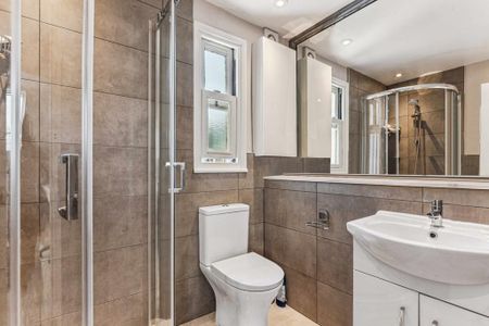 3 bedroom maisonette to rent - Photo 4