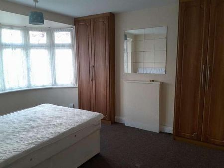 Old Cote Drive, Hounslow, TW5 - Photo 2