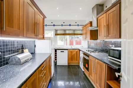 4 bedroom semi-detached house to rent - Photo 4