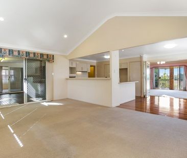 A Beautiful Family Home in the Heart of Sherwood - Photo 2