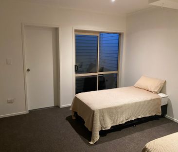 Maraetai, 2 Bedrooms in Prime Location - Photo 2