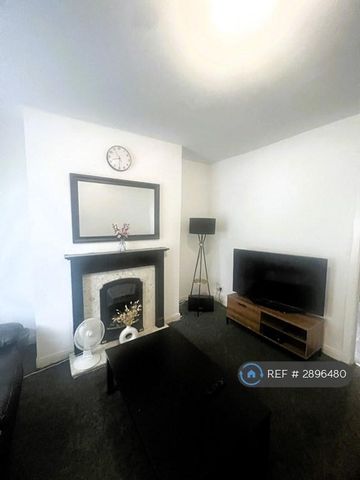 2 bedroom terraced house to rent - Photo 2