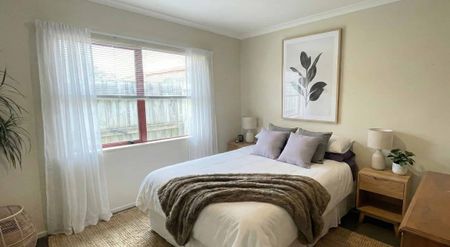 Sunny brick home - Photo 4