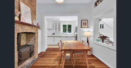 Character family home in sought-after locale - Photo 2