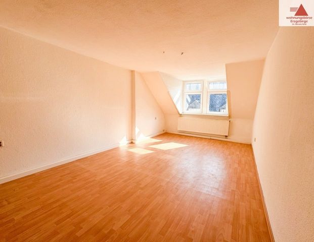 Gemütliche 2-Raum Dachgeschoss-Wohnung mit Dachterrasse direkt im Zentrum von Annaberg! - Foto 1