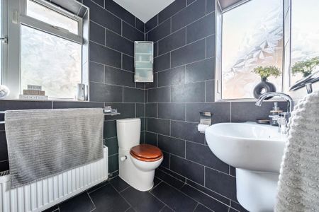 3 bedroom semi-detached house to rent - Photo 4