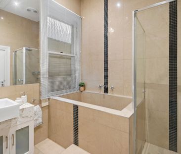 Charming 2-Bedroom House in Prime Port Melbourne Location - Photo 6