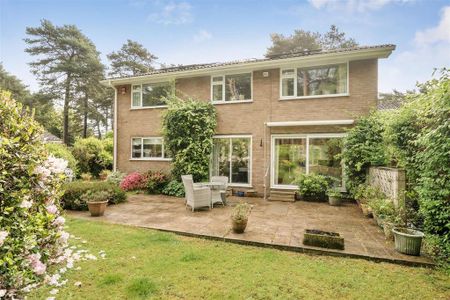 4 bedroom detached house to rent - Photo 2