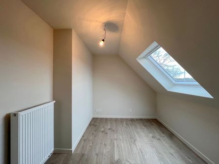 Instapklaar appartement met 2 slpks en zicht op het kanaal - Photo 2