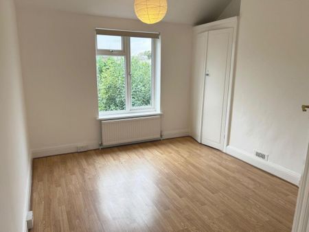 4 bedroom end of terrace house to rent - Photo 4