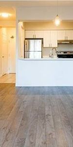 Bay St/Wellesley LARGE 1 bed 1 bath ALL UTILITIES included - Photo 3