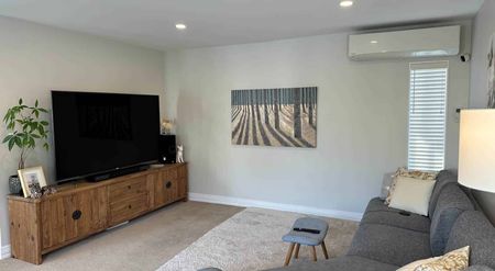 Refreshed, contemporary and superbly positione... - Photo 5