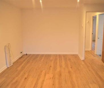 Holmwood Gardens, Wallington, SM6 - Photo 1