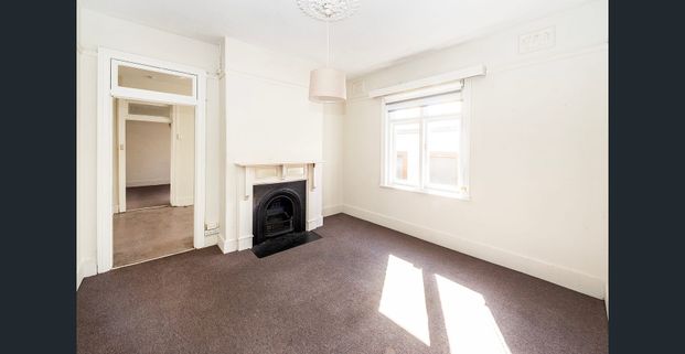 ART DECO TWO BEDROOM APARTMENT - Photo 1