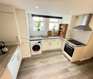 3 Bed Terraced House, Lumley Walk, LS4 - Photo 4