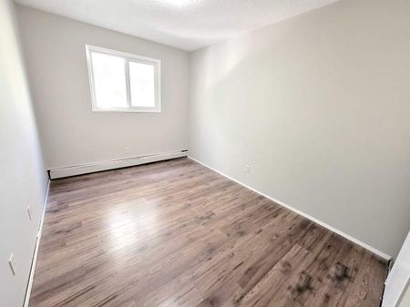 Sutherland 111 Apartments - Photo 3