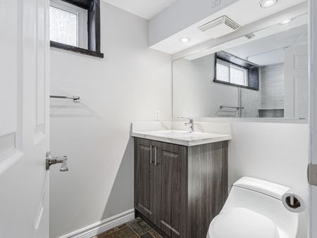 For Lease - 72B Dunning Avenue, Aurora, Ontario - Photo 5