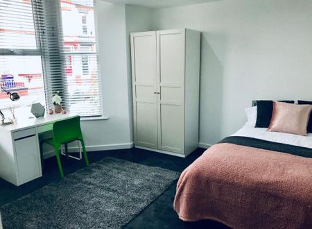 8 bedroom house to rent - Photo 2