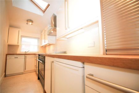 5 bedroom end of terrace house to rent - Photo 4