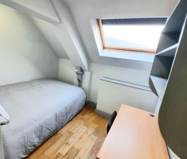 Green Penthouse, Lustrous House , Green Street Room 3 - Photo 1