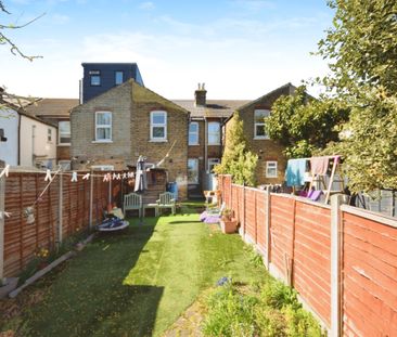3 bedroom semi-detached house to rent - Photo 4