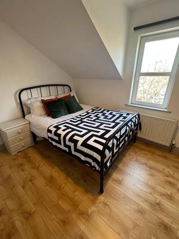 Room's Available August 1st, 34a Delhi Street, Belfast, BT7 3AJ - Photo 4