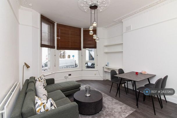 2 bedroom flat to rent - Photo 1