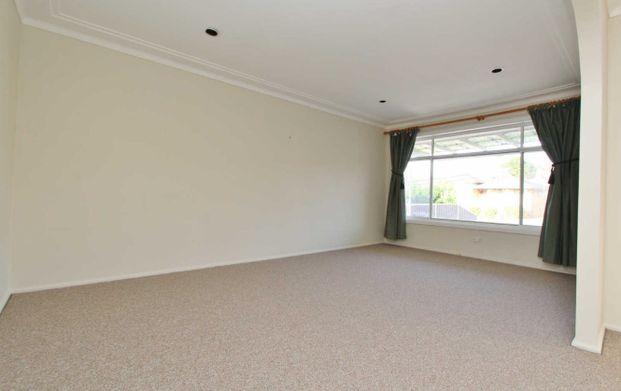 Perfectly located in a very tightly held community area - Photo 1