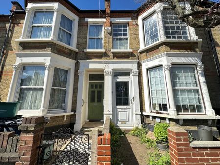 3 bedroom flat to rent - Photo 2
