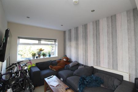 6 bedroom house to rent - Photo 2