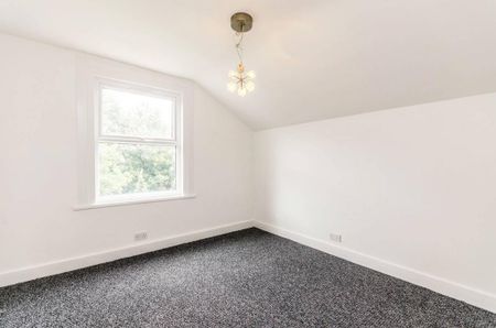 3 bedroom flat to rent - Photo 2
